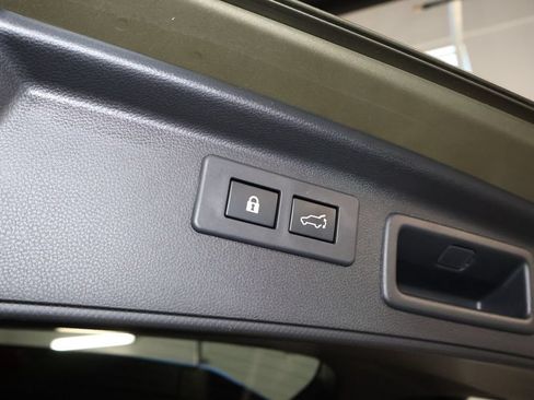 Used 2023 Subaru Forester Premium AWD/4WD image 18