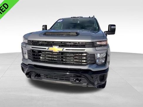Used 2025 Chevrolet Silverado 2500 Custom w/ Custom Value Package image 4