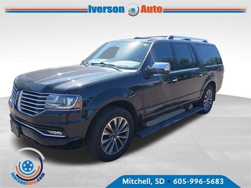 Used 2016 Lincoln Navigator L Select AWD/4WD image 3
