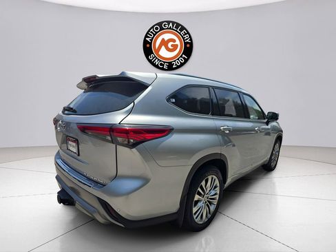 Used 2021 Toyota Highlander Platinum AWD/4WD image 7