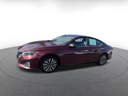 Used 2025 Nissan Altima 2.5 SV FWD image 7