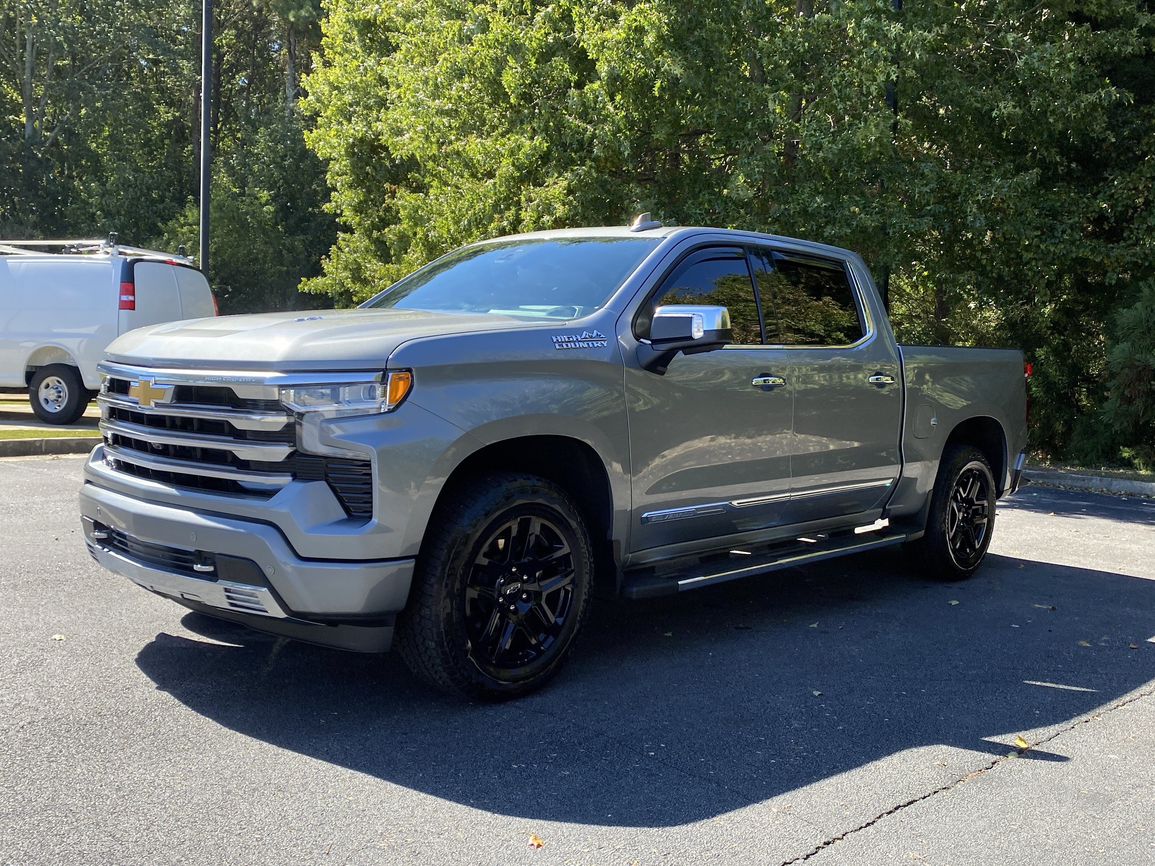 Used 2023 Chevrolet Silverado 1500 High Country w/ High Country Premium Package AWD/4WD image 5