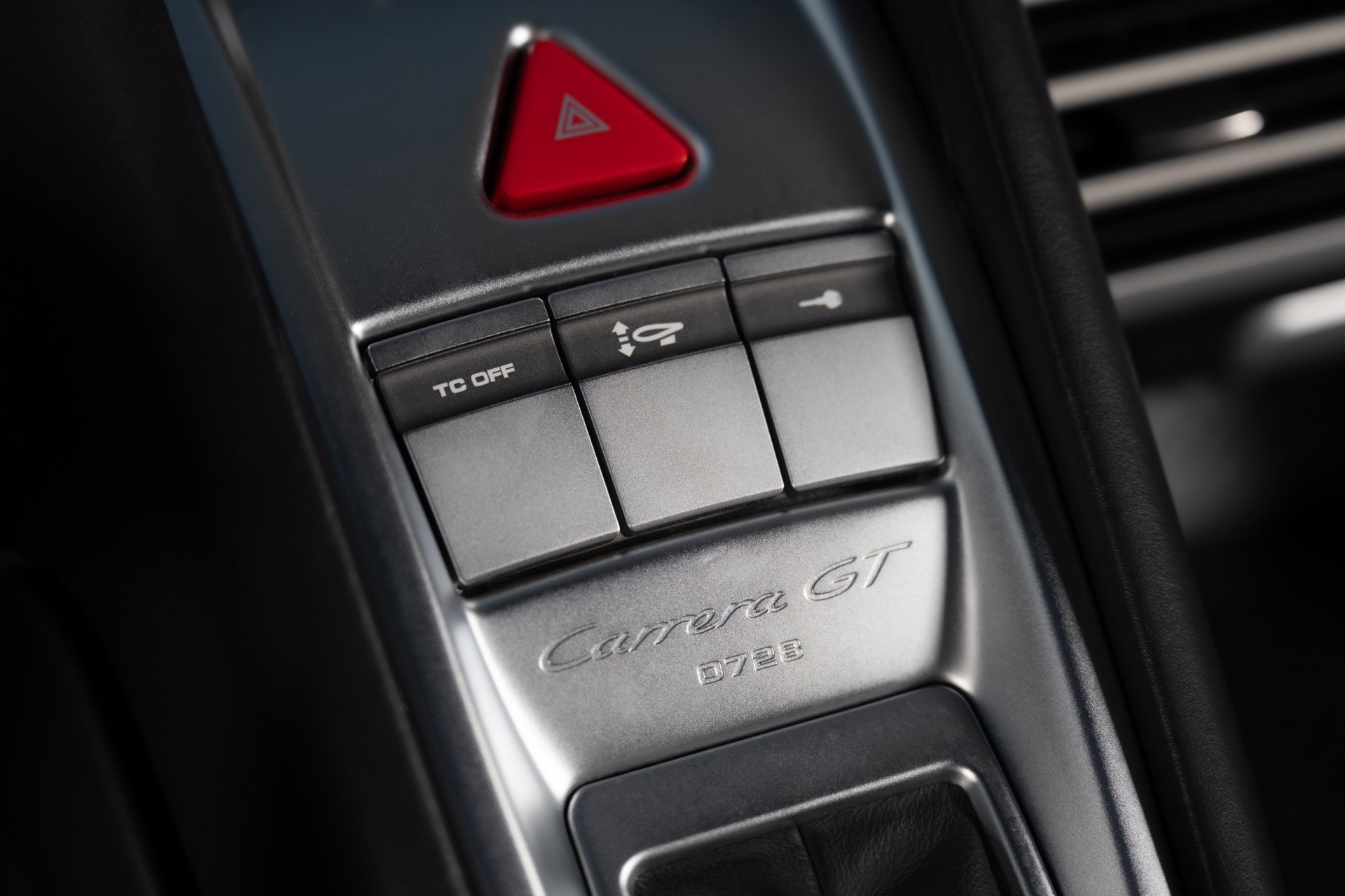 Used 2005 Porsche Carrera GT RWD image 42