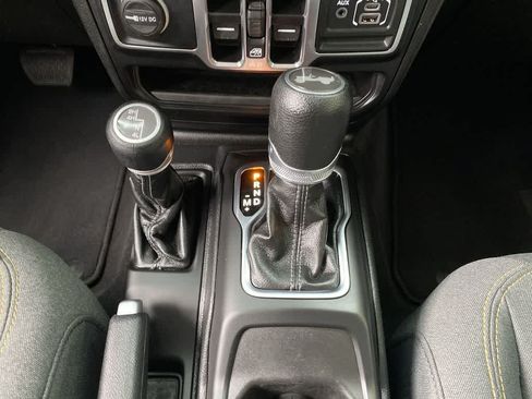 Used 2025 Jeep Wrangler Unlimited Sahara AWD/4WD image 26
