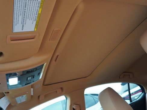 Used 2025 Lexus ES 350 w/ Premium Package image 9