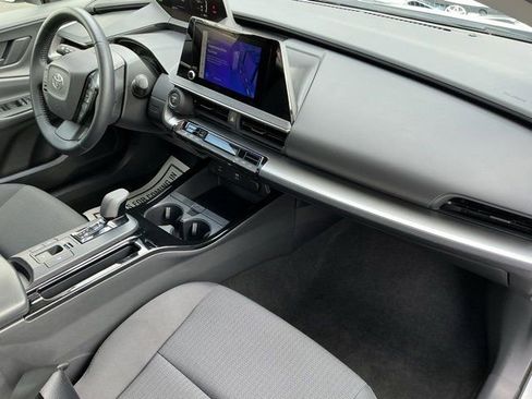 Used 2025 Toyota Prius LE image 19