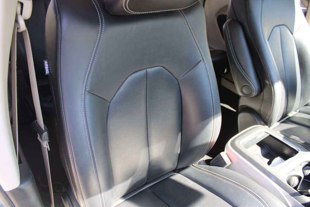 Used 2024 Chrysler Pacifica Touring-L FWD image 15