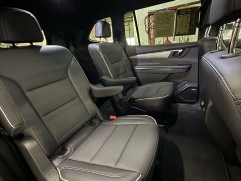 Used 2025 Buick Enclave Preferred image 27