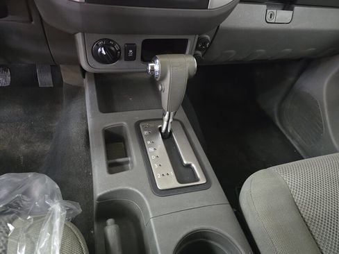 Used 2018 Nissan Frontier SV image 18