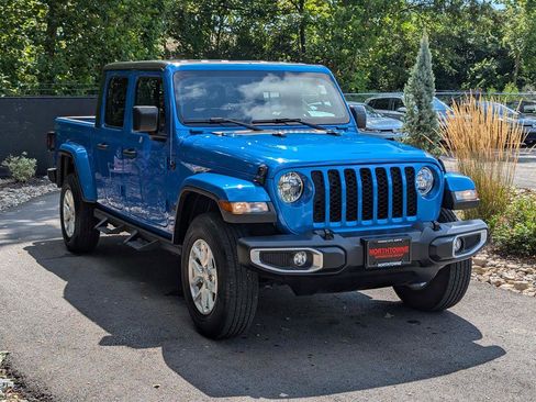 Used 2023 Jeep Gladiator Sport image 8