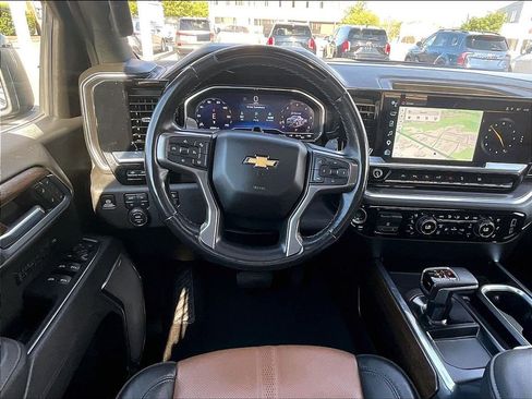 Used 2025 Chevrolet Silverado 1500 High Country w/ Technology Package AWD/4WD image 17