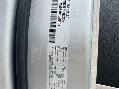 Used 2023 Chrysler Pacifica Touring-L FWD image 36