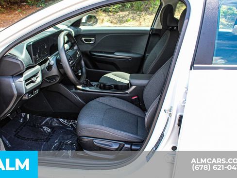Used 2025 Kia K4 FWD image 17