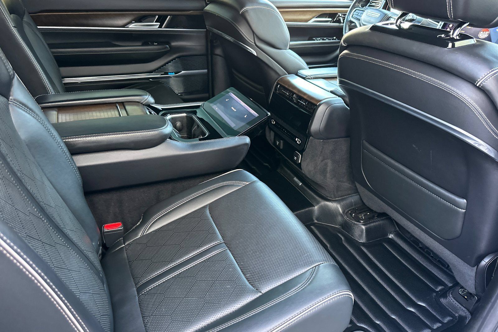 Used 2023 Jeep Grand Wagoneer Series II AWD/4WD image 20