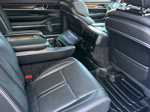 Used 2023 Jeep Grand Wagoneer Series II AWD/4WD image 20