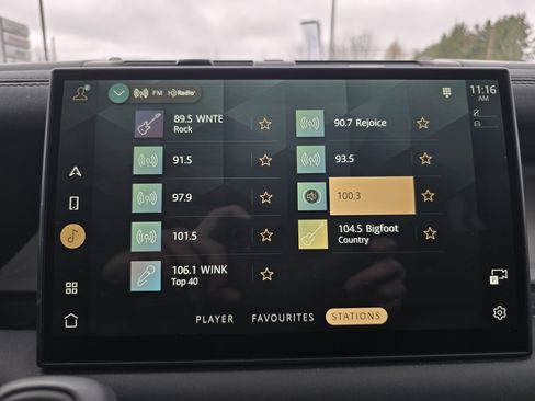 Used 2025 Land Rover Defender 110 S image 34