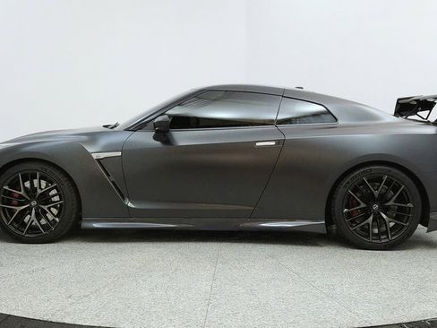 Used 2019 Nissan GT-R AWD/4WD image 2