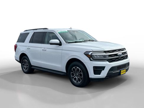 Used 2024 Ford Expedition XLT image 7