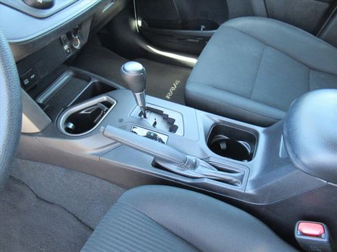 Used 2017 Toyota RAV4 LE image 18