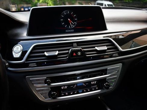 Used 2017 BMW 750i xDrive image 36
