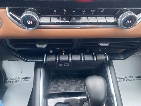 Used 2024 GMC Canyon AT4 image 13