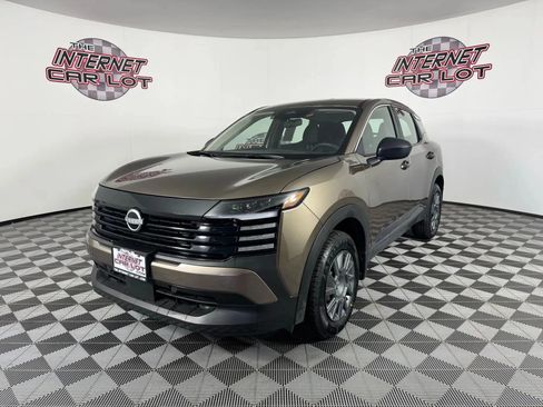 Used 2025 Nissan Kicks S AWD/4WD image 3