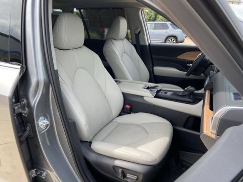 Used 2026 Toyota Grand Highlander FWD image 23