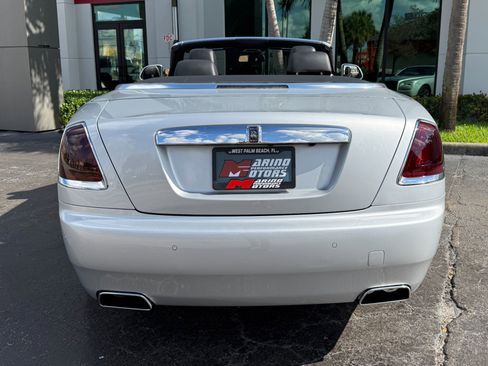 Used 2017 Rolls-Royce Dawn image 19