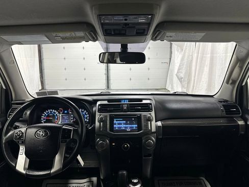 Used 2015 Toyota 4Runner SR5 AWD/4WD image 38