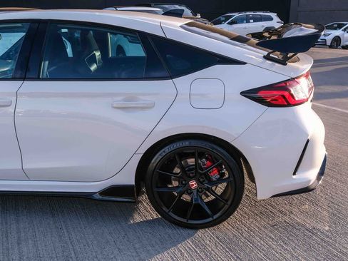 Used 2024 Honda Civic Type R image 8