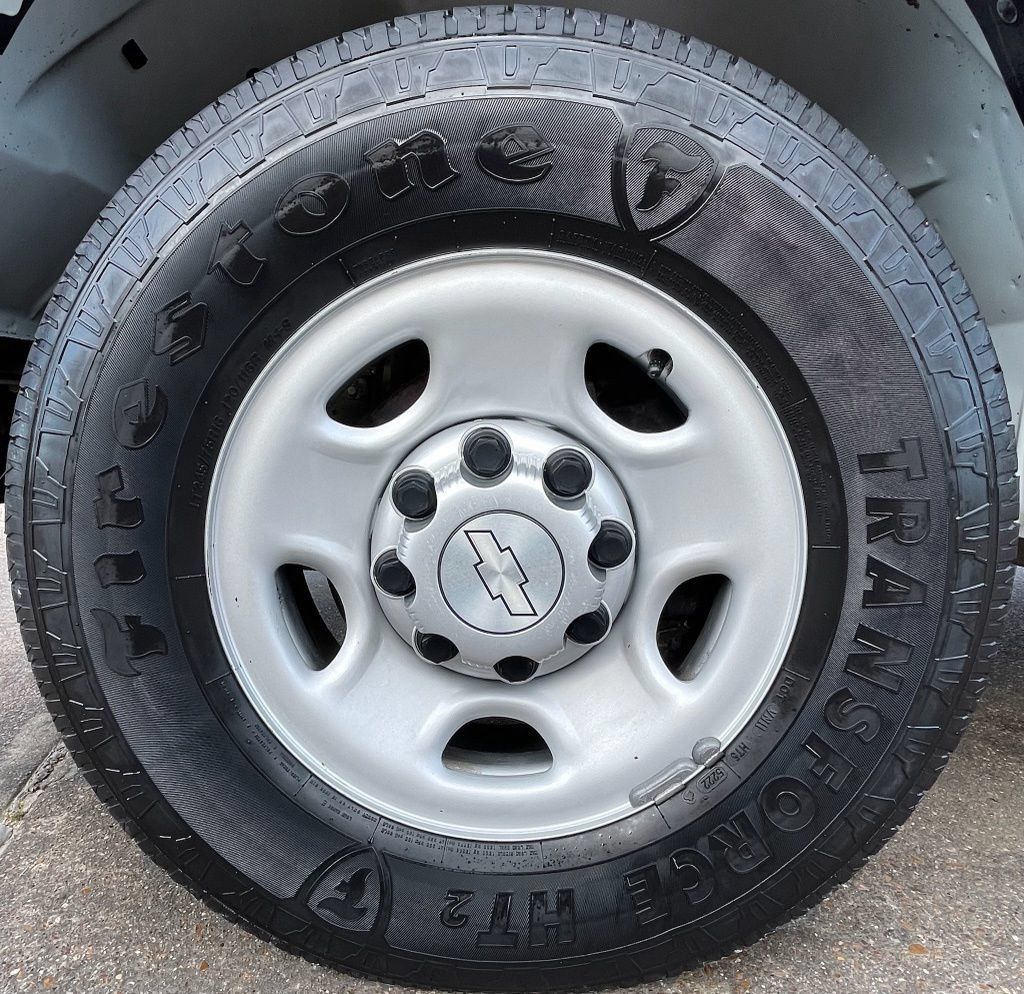 Used 2017 Chevrolet Express 2500 Extended RWD image 10
