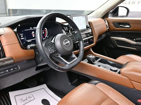 Used 2023 Nissan Pathfinder Platinum image 14