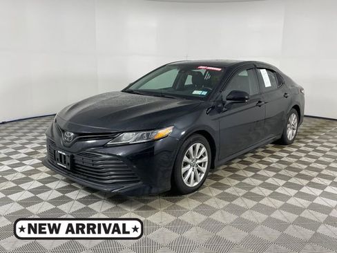 Used 2020 Toyota Camry LE image 1