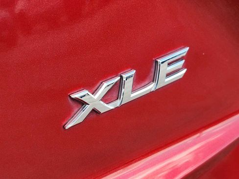 Used 2019 Toyota Yaris XLE FWD image 11