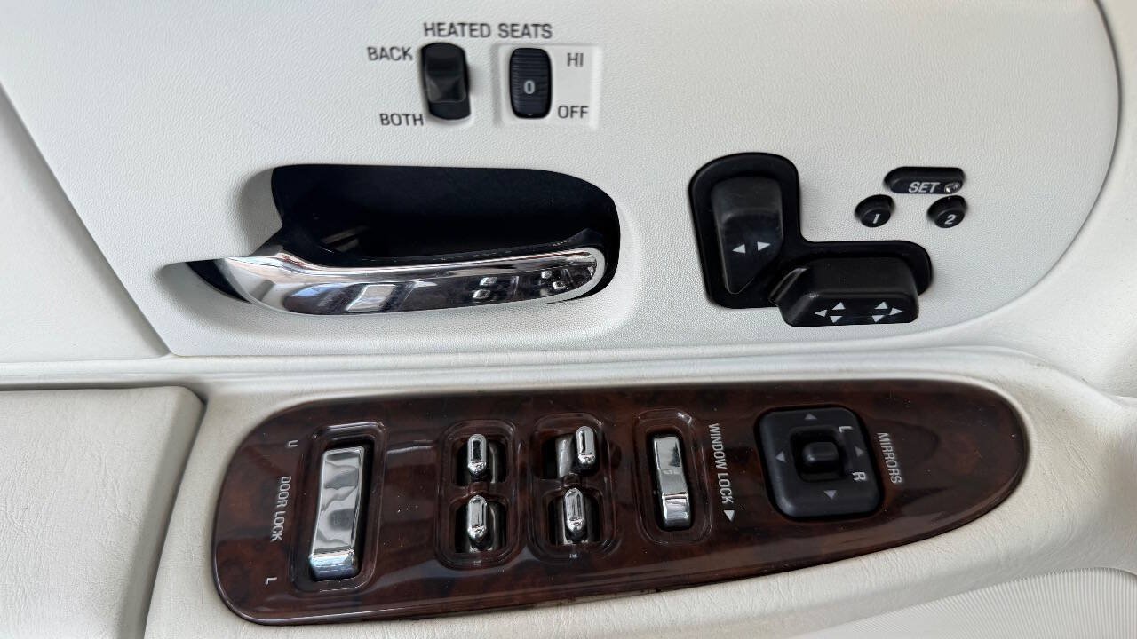 Used 1999 Lincoln Town Car Signature RWD image 20