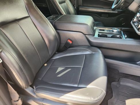 Used 2023 Ford Expedition XLT RWD image 15