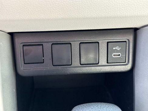 Used 2025 Toyota Corolla Cross L FWD image 24