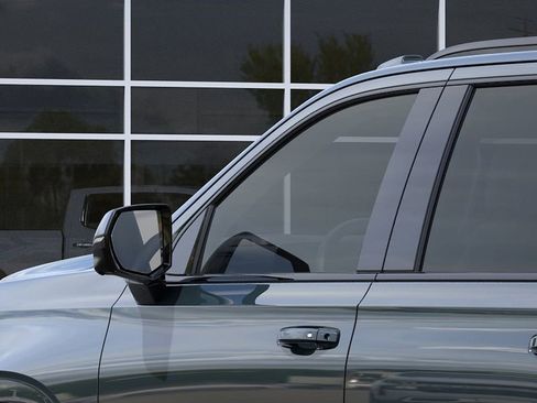 New 2026 Chevrolet Suburban RST image 12