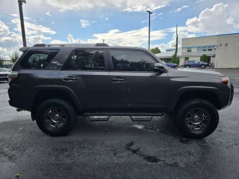 Used 2018 Toyota 4Runner TRD Off-Road Premium w/ TRD Performance Package AWD/4WD image 26