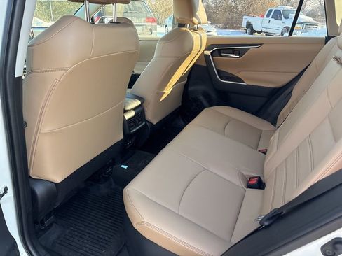 Used 2021 Toyota RAV4 XLE Premium image 13