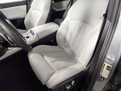 Used 2025 BMW X5 xDrive40i image 11