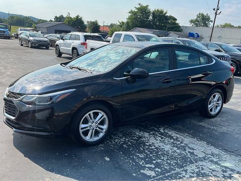 Used 2018 Chevrolet Cruze LT w/ Sun And Sound Package FWD image 7