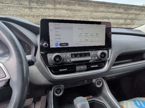 Used 2024 Toyota Grand Highlander AWD image 5
