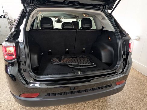 Used 2018 Jeep Compass Latitude w/ Cold Weather Group AWD/4WD image 15