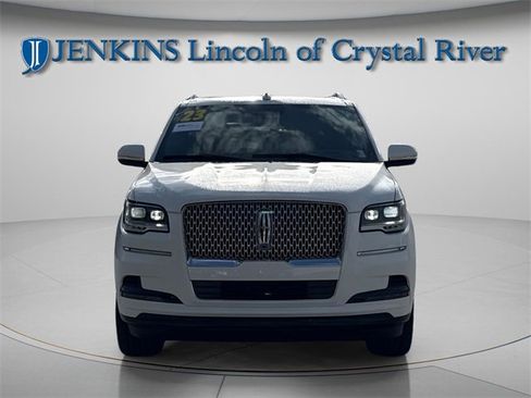 Certified 2023 Lincoln Navigator L Reserve image 3