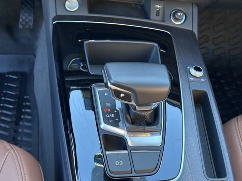 Used 2023 Audi Q5 2.0T Premium w/ Convenience Package image 17