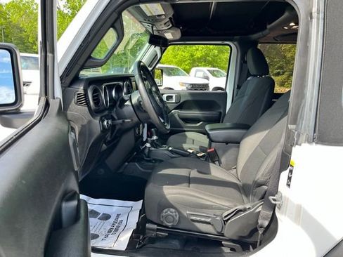 Used 2022 Jeep Wrangler Sport AWD/4WD image 15