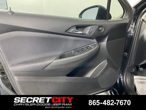 Used 2018 Chevrolet Cruze LT w/ Convenience Package FWD image 12