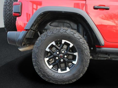 Used 2025 Jeep Wrangler Unlimited Rubicon image 25