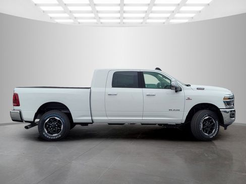 New 2026 RAM 2500 Laramie AWD/4WD image 3